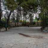 Veniamo infine condotti alle spalle del complesso dove si trova il Parco degli Abbracci: un�area realizzata negli anni �70 come spazio di socialit� e gioco all�aperto per i bambini